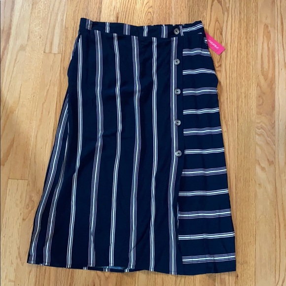 Xhilaration Dresses & Skirts - Navy striped button-front skirt